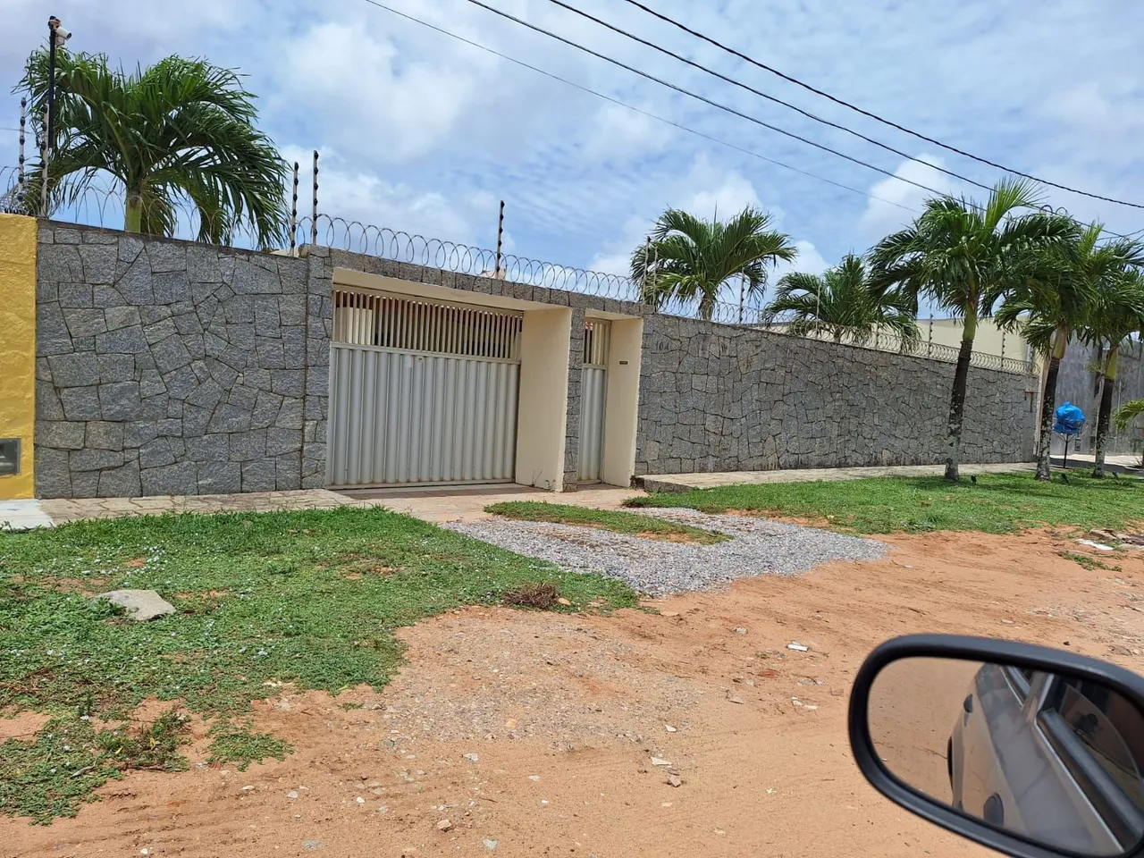 Linda casa no Sanvale/Candelária, com piscina, toda mobiliada.
