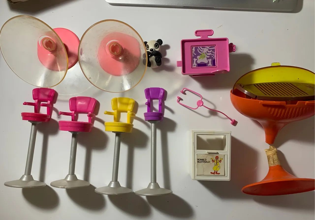 Lote Barbie - Acessórios, móveis e roupas  - Foto 3