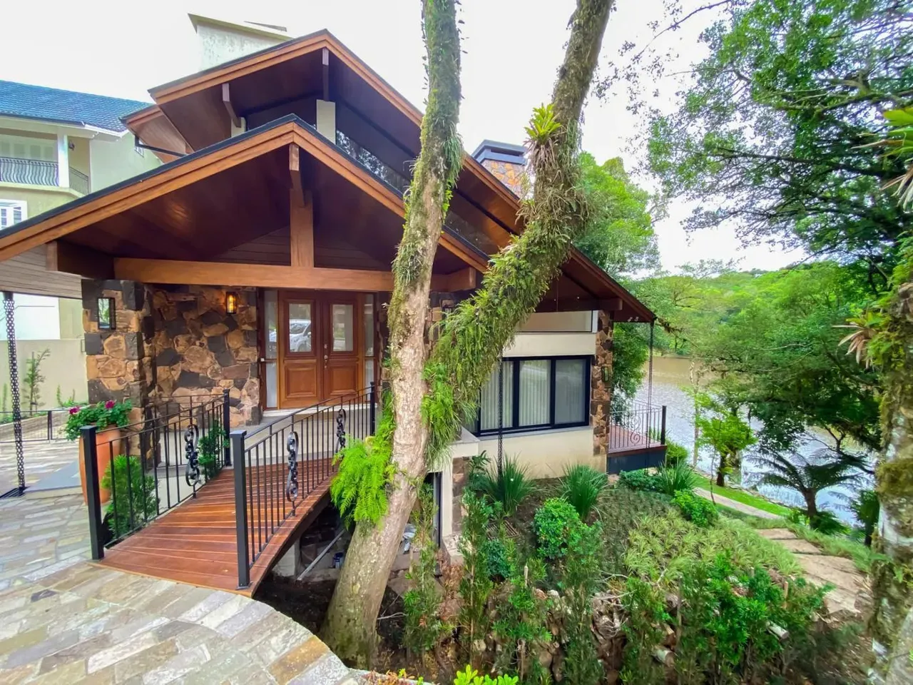 CASA NO LAGOS DE GRAMADO