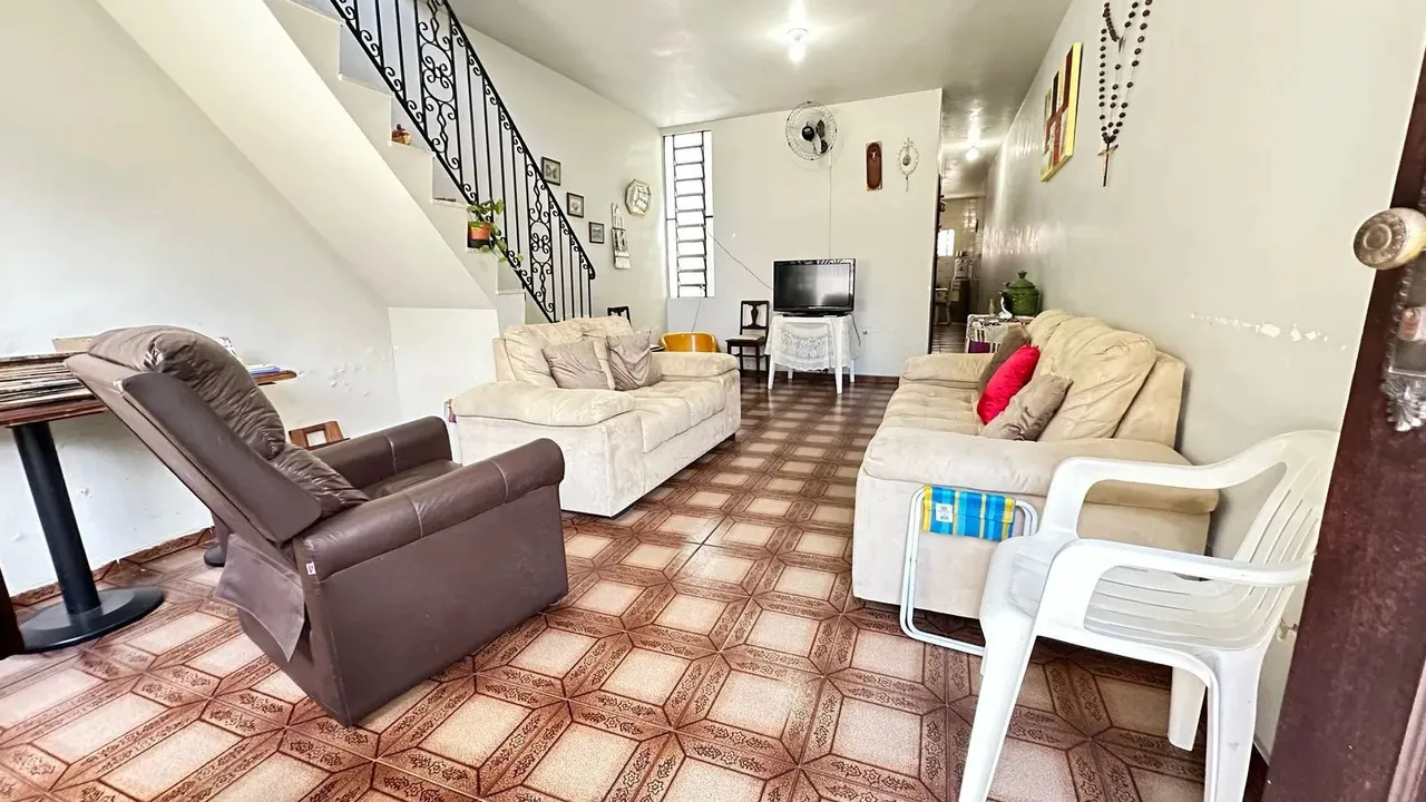 Casa ótima em vila fechada de 2 pavimentos 3/4 quintal podendo ser financiado, ótima local