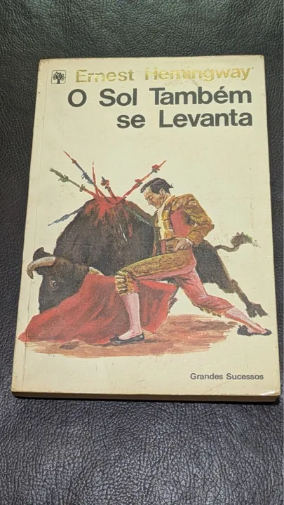 Livro "O Sol Também se Levanta" de Ernest Hemingway