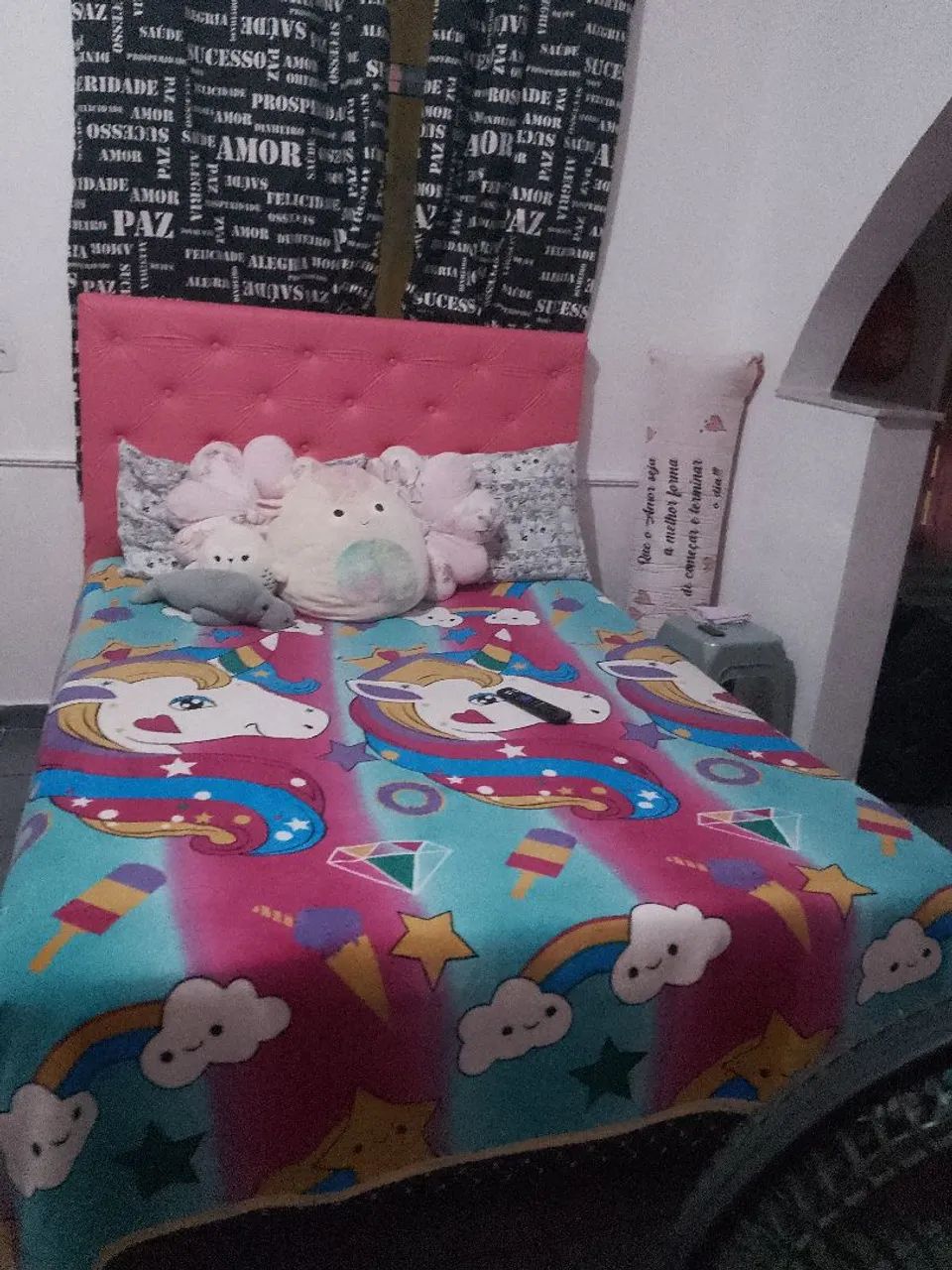 Cama Infantil com Cabeceira e Colcha de Unicórnio