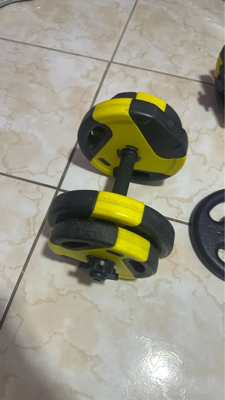 barra W olímpica, 2 anilhas de 5kg +2 halteres montáveis com 25kg - Foto 2