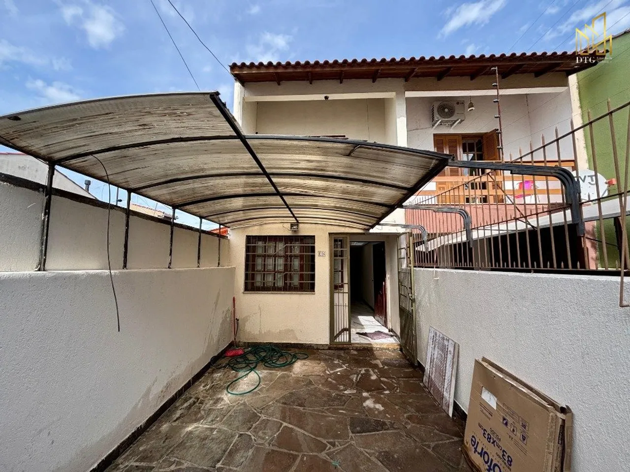 Sobrado para locação no bairro Mato Grande 2 dorm sacada em Canoas