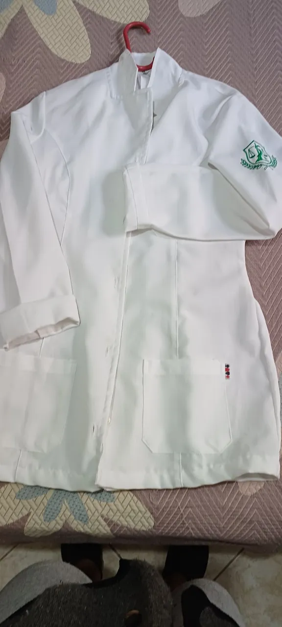 Jaleco Branco com Detalhes - Feminino para curso de NUTRIÇÃO.