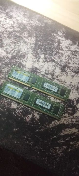 2 Memórias RAM 4gb cada (8gb) DDR3