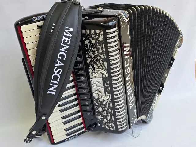 Acordeon 120 Baixos Mengascini Polifônica "Já Eletrificada"