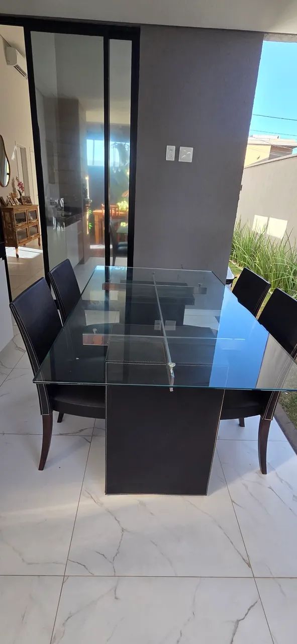 Mesa em couro preto novinha