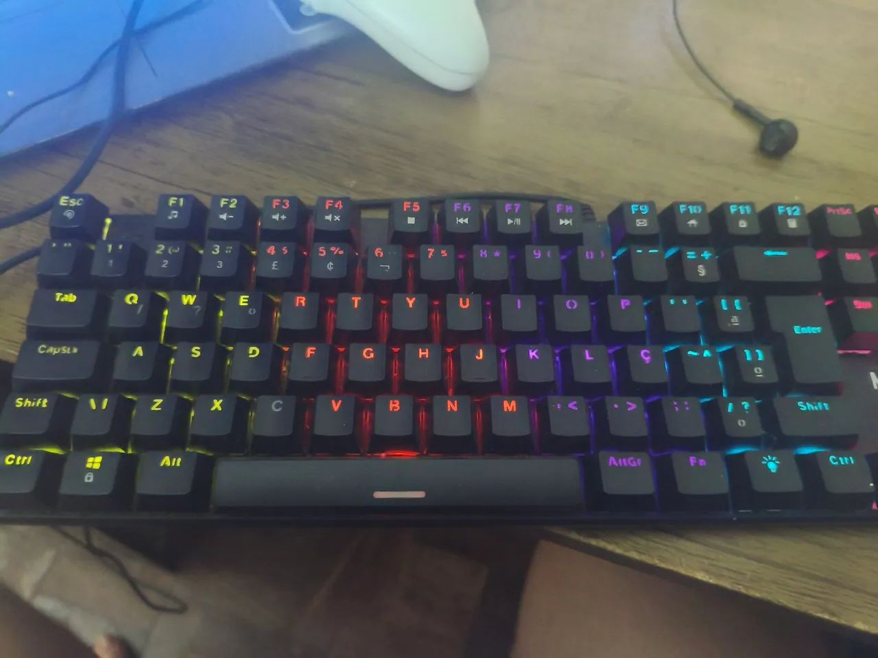 Teclado mecânico 60% semi novo