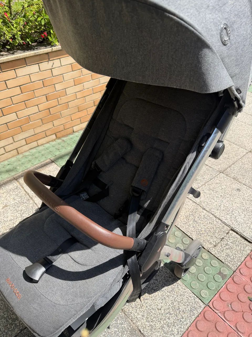 carrinho de bebe da marca Maxi Cosi Eva 3 alumínio 