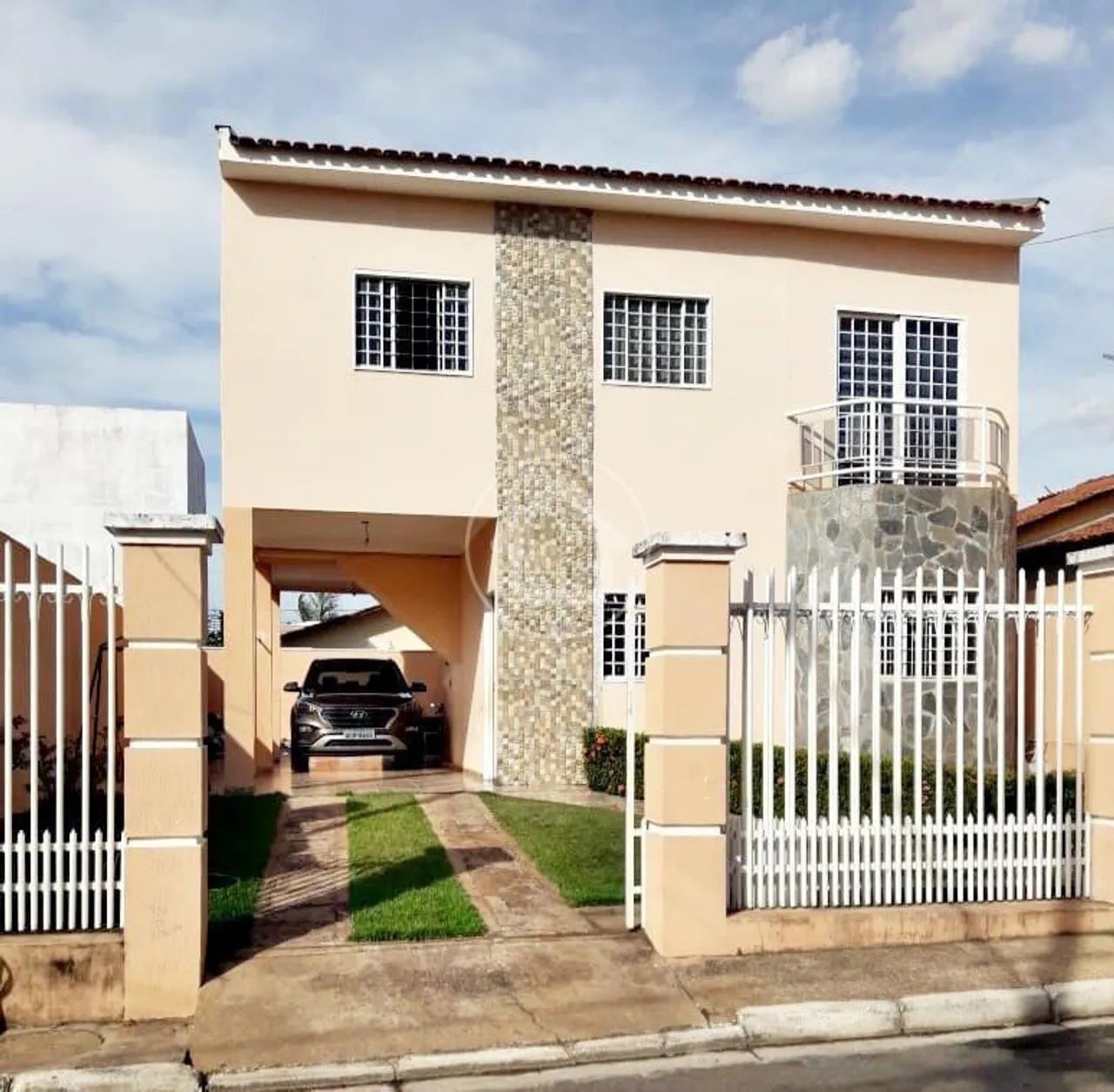 SOBRADO DE 3 QUARTOS SENDO 1 SUÍTE