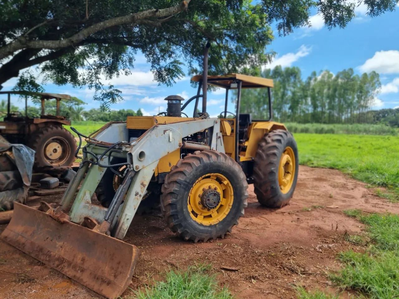 Trator Valmet 148 com conjunto de lâmina 