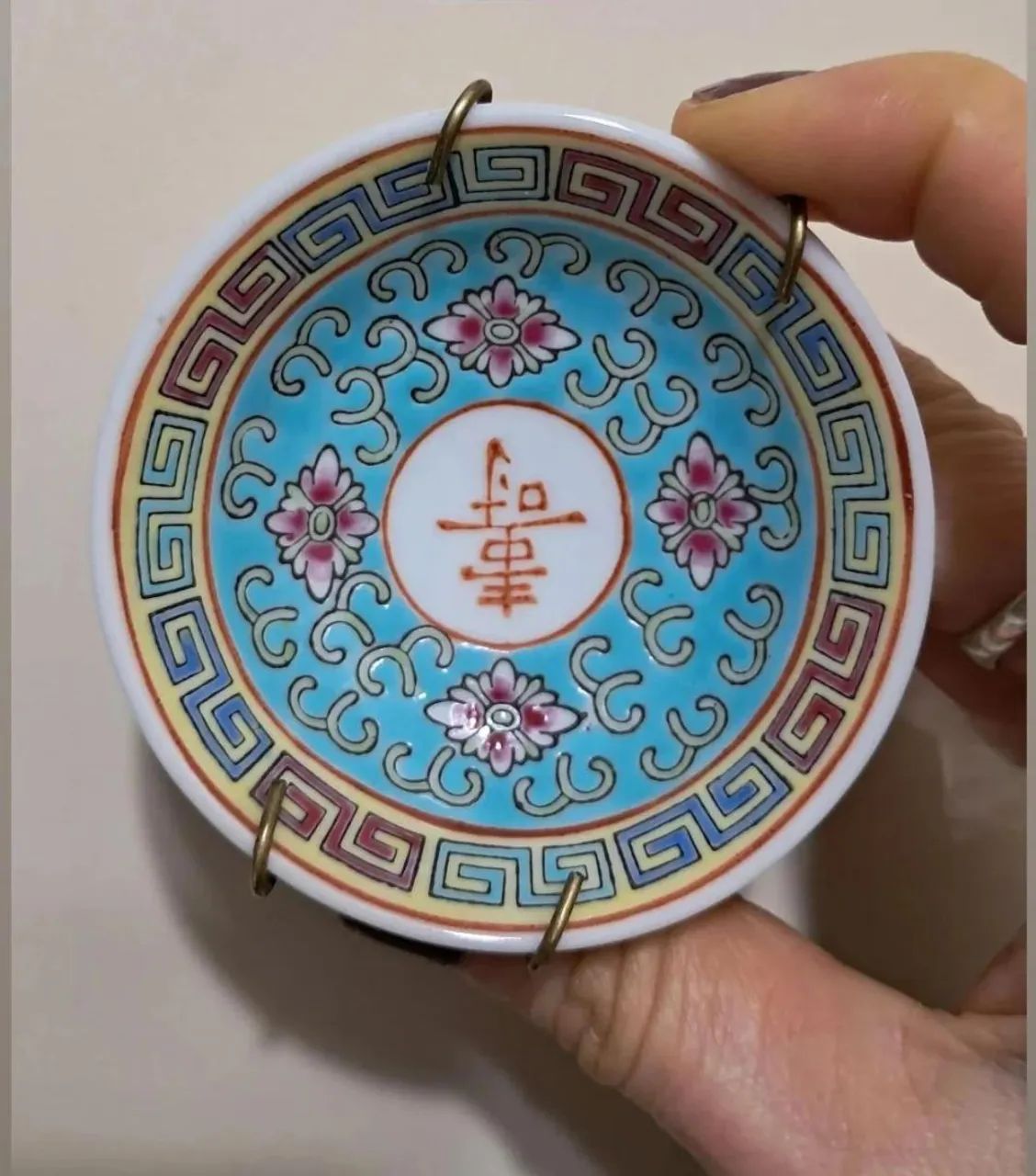 Mini pratinho antigo! Com suporte para parede!