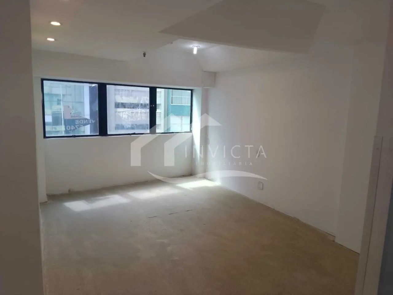 EXCELENTE SALA COMERCIAL NO CORAÇÃO DE COPACABANA