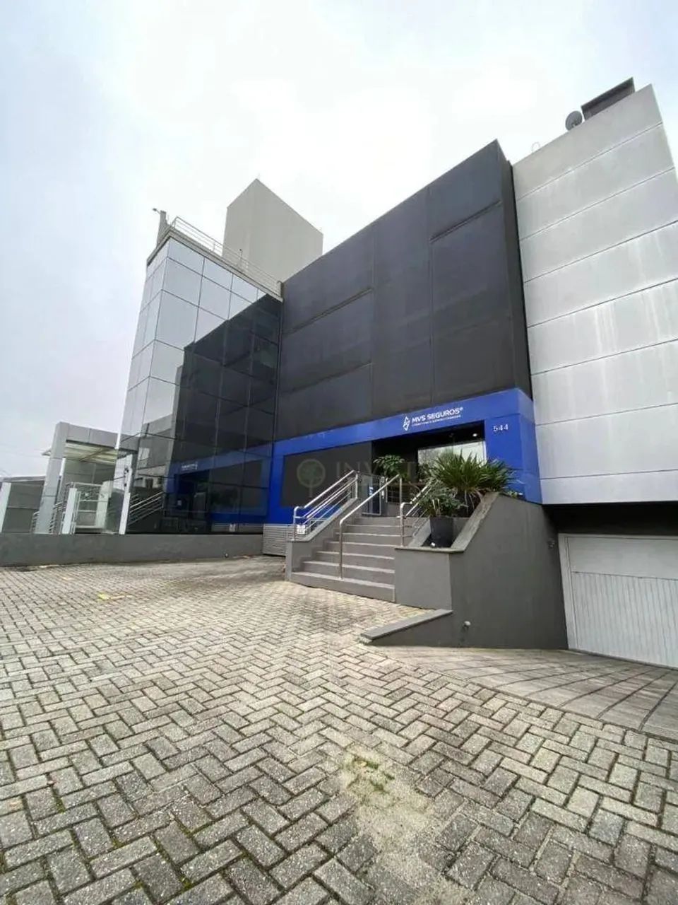 Prédio Comercial para Alugar em Capoeiras.