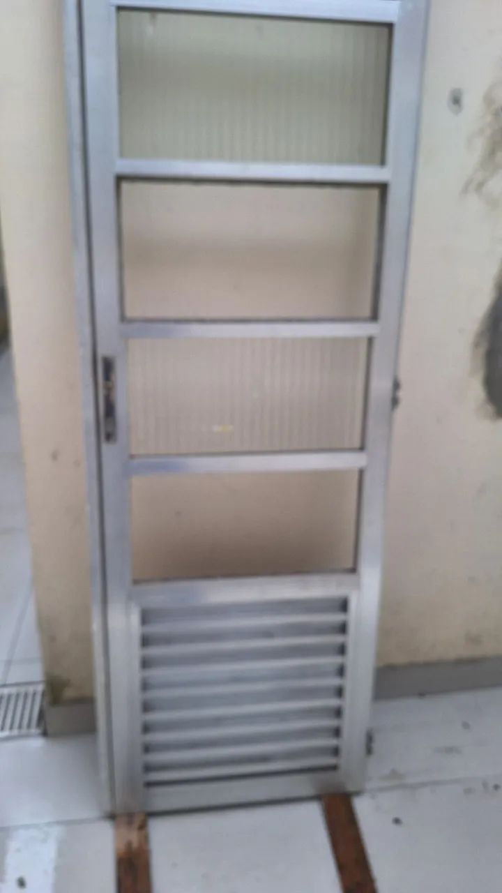 Porta em alumínio grosso  - Foto 3