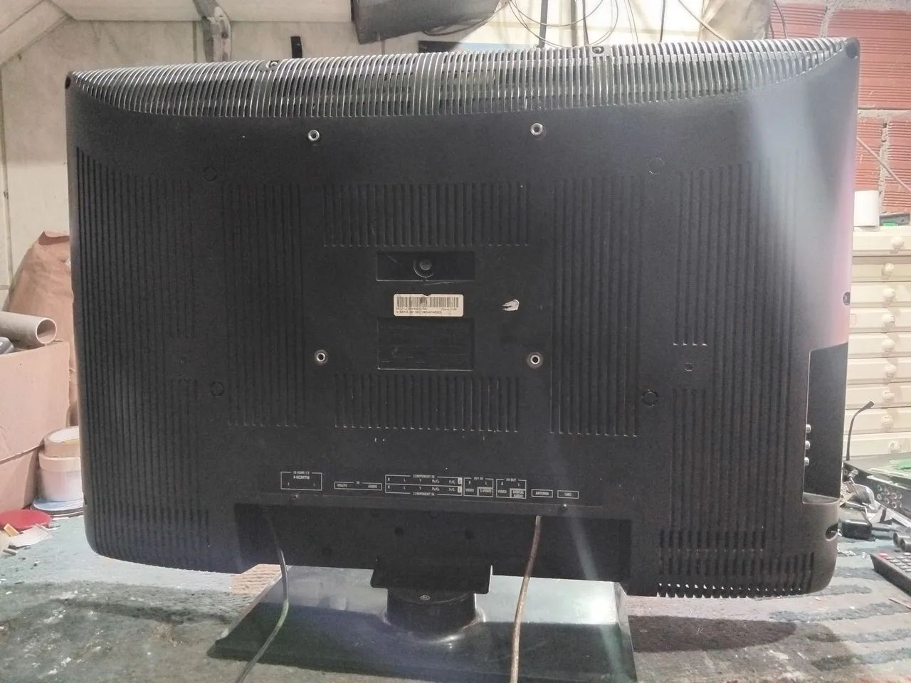 Vendo TV semp 32 polegadas digital funcionando perfeitamente 