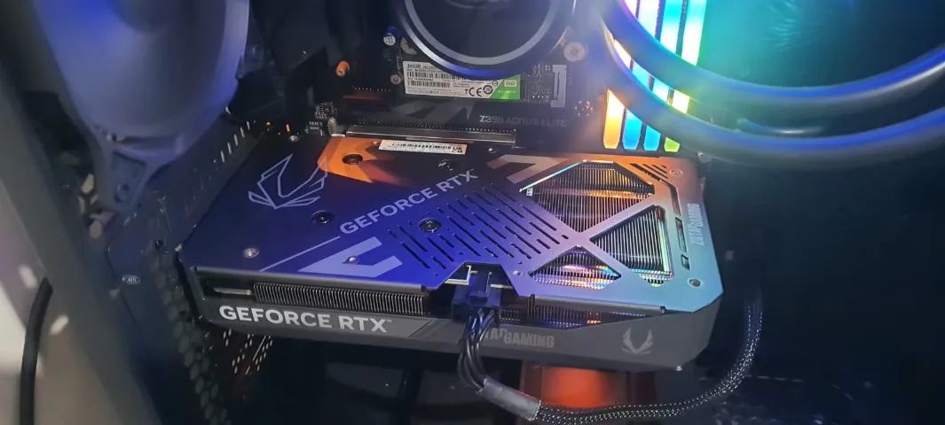 RTX 5060 TI OC 8GB ZOTAC  - Foto 5