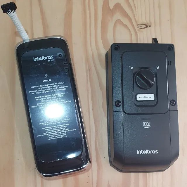 Fechadura Digital de Sobrepor Touch Screen FR 101 Preta Intelbras