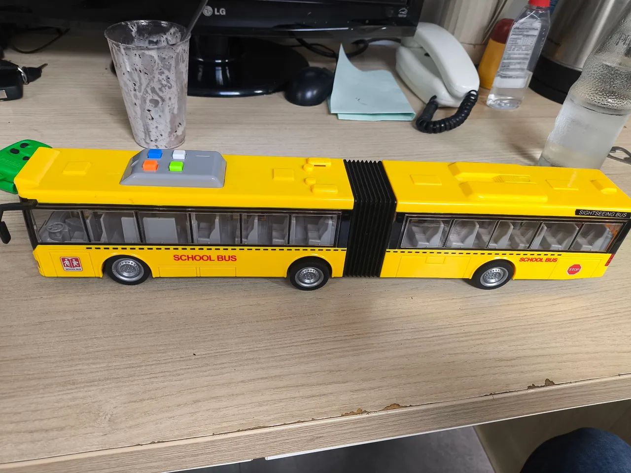 Brinquedo ônibus escolar
