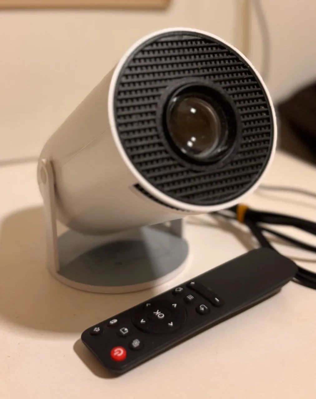 Mini Projetor Davely HY300 4K Android com Wi-Fi e Bluetooth - R$ 170 - Foto 2
