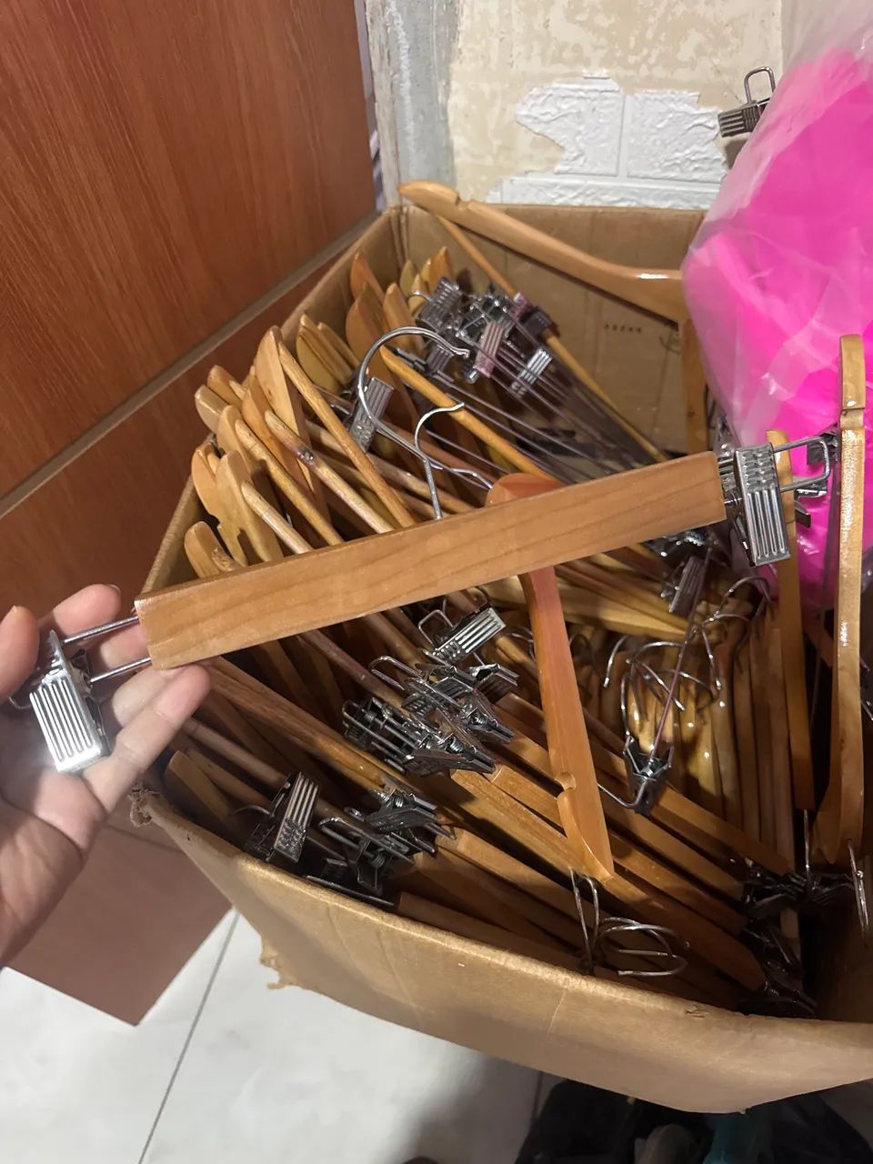 VENDO LOTE DE CABIDES DE MADEIRA COM PRESILHA  - Foto 2