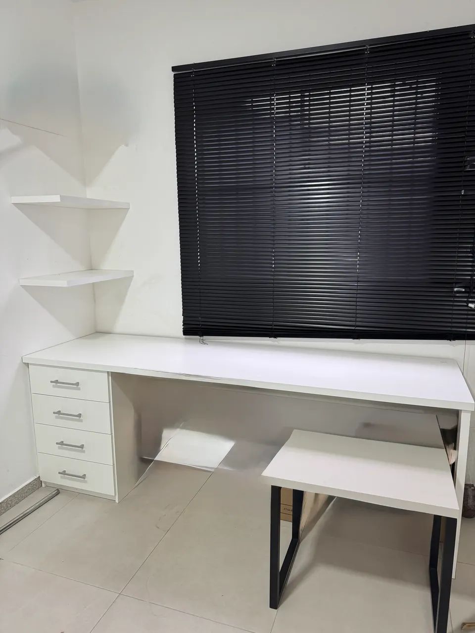 Mesa com gaveteiro  - Foto 3