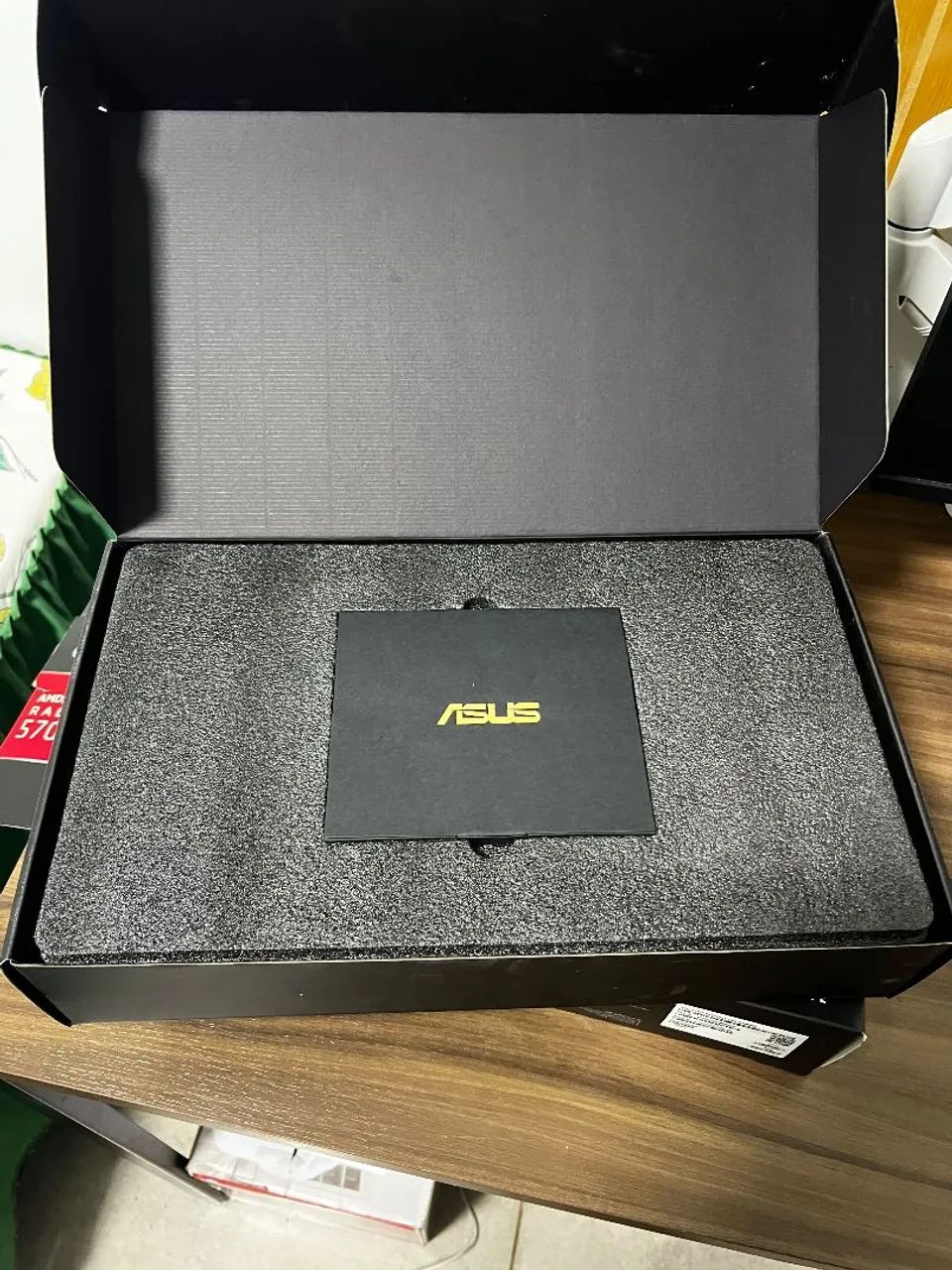 ASUS ROG Strix RX 5700 XT - Foto 3