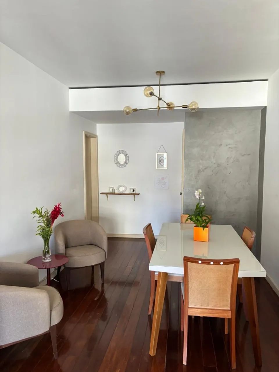 Excelente apartamento 3 qtos, sendo 1 suíte, dependência e duas vagas de garagem.