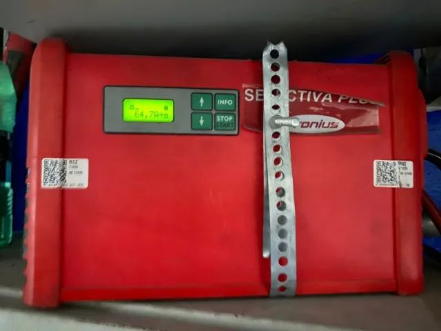 Empilhadeira patolada elétrica - ES 4000