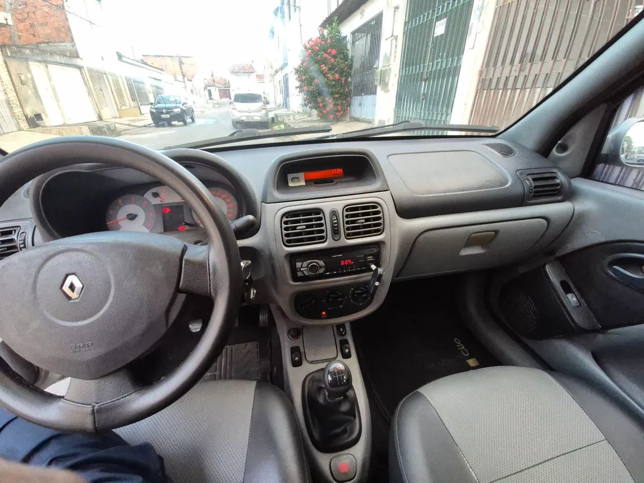 Renault Clio Sed. Expression Hi-flex 1.0 16V 4P 2008 - Foto 3