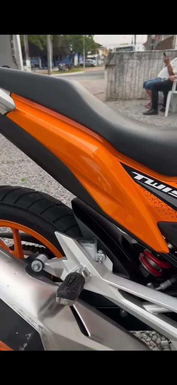 Moto bem cuidada pneus novos e óleo trocado  - Foto 4