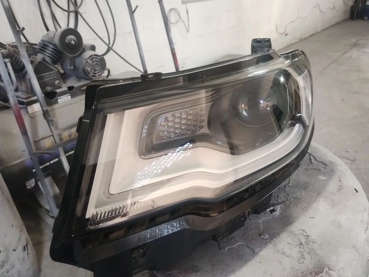 Farol esquerdo do Compass 2019 original usado com todas as lâmpadas de led funcionando - Foto 4