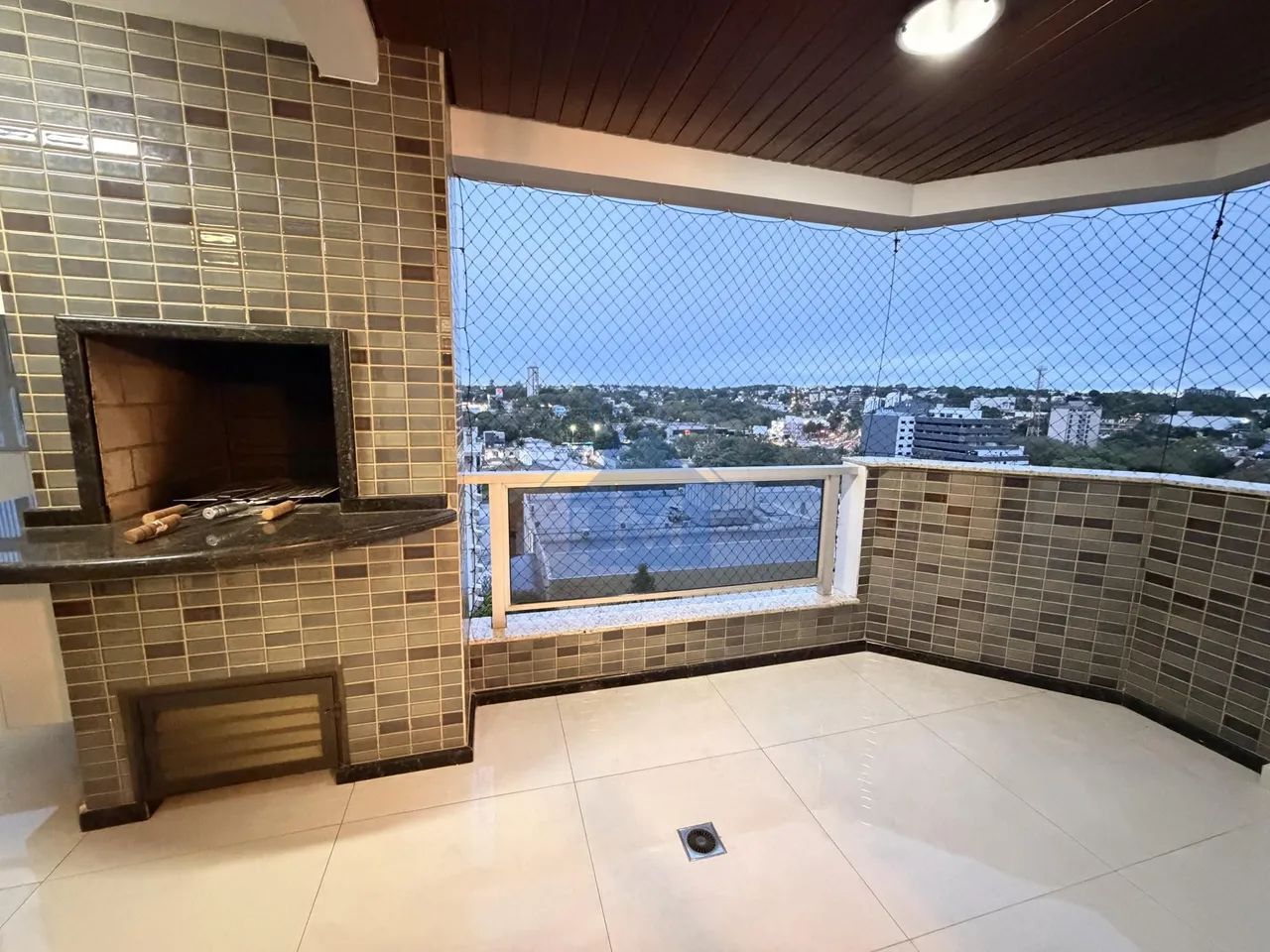 Apartamento Mobiliado no Centro, Sacada com churrasqueira! - Foto 5