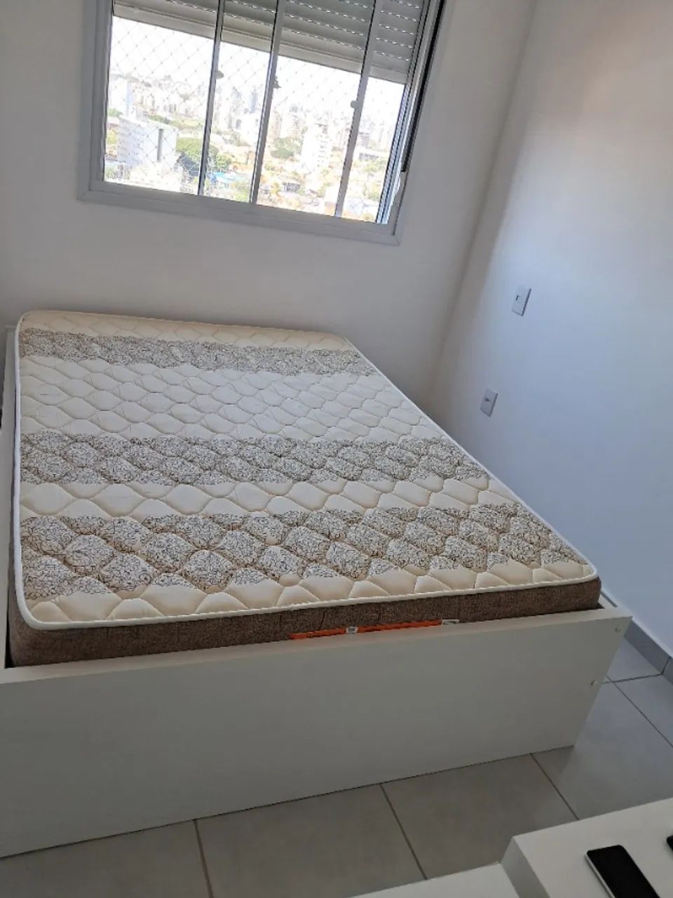 Cama de casal e mesas de cabeceira  - Foto 4