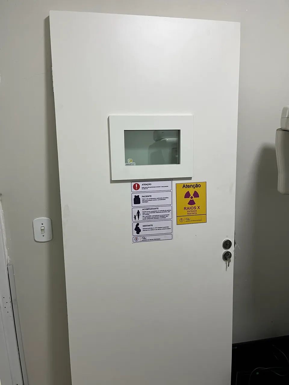 Porta radiológica Odontológica com chumbo e visor plumbífero completa 