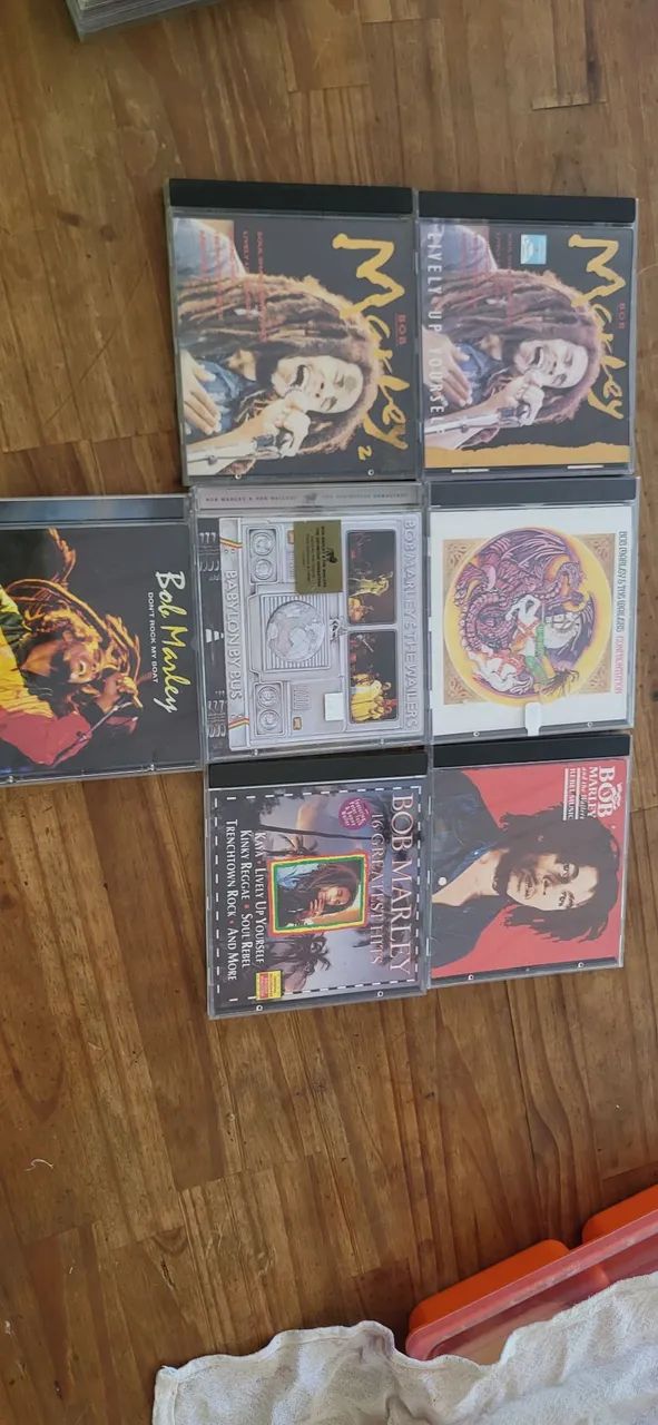 Lote com sete cds Bob Marley 