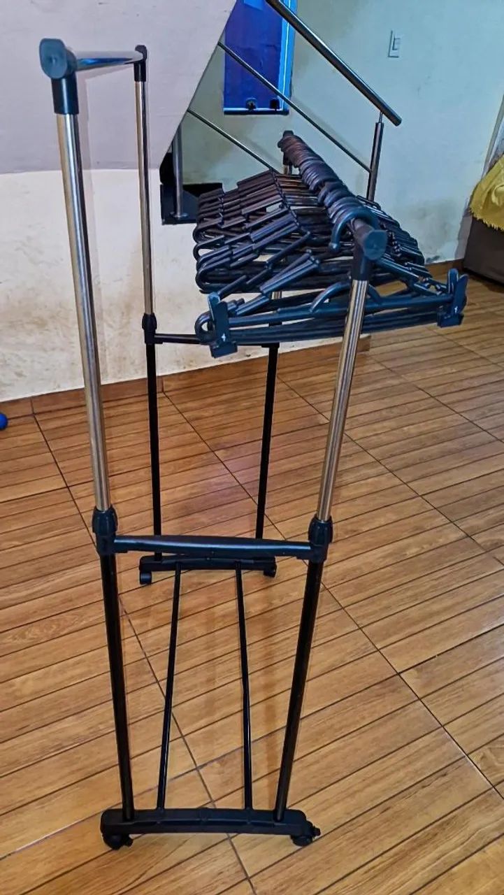VENDO ARARA DE ROUPA DUPLA MOVEL - Foto 3