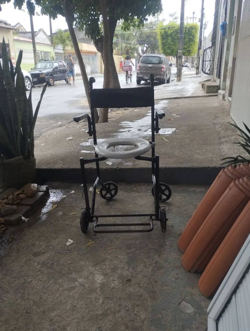 Cadeira de banho pra deficiente e idosos  - Foto 3
