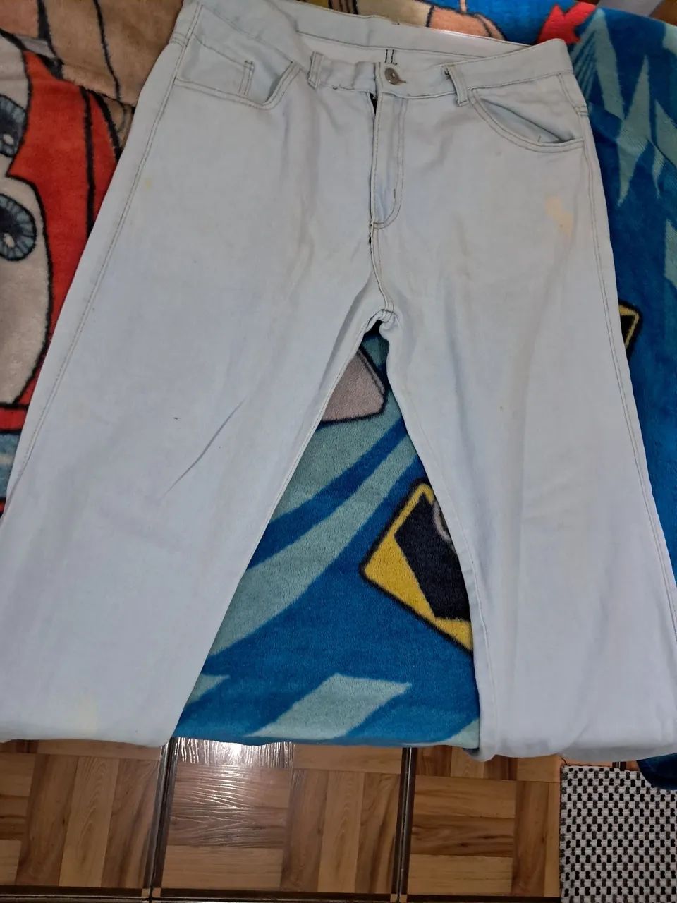 Calça formato reto