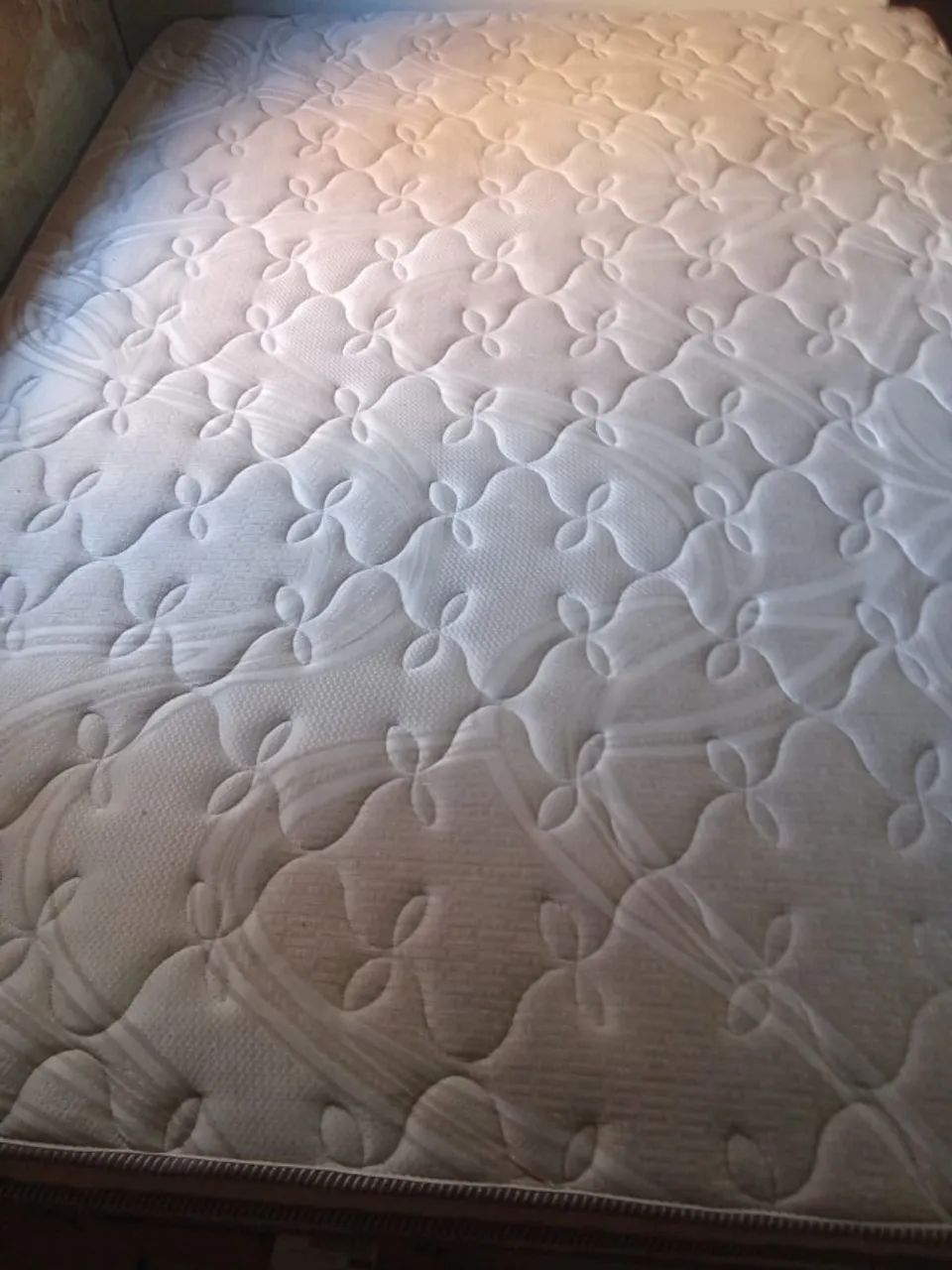 Cama Box com molas ensacadas e Cabeceira de cama 