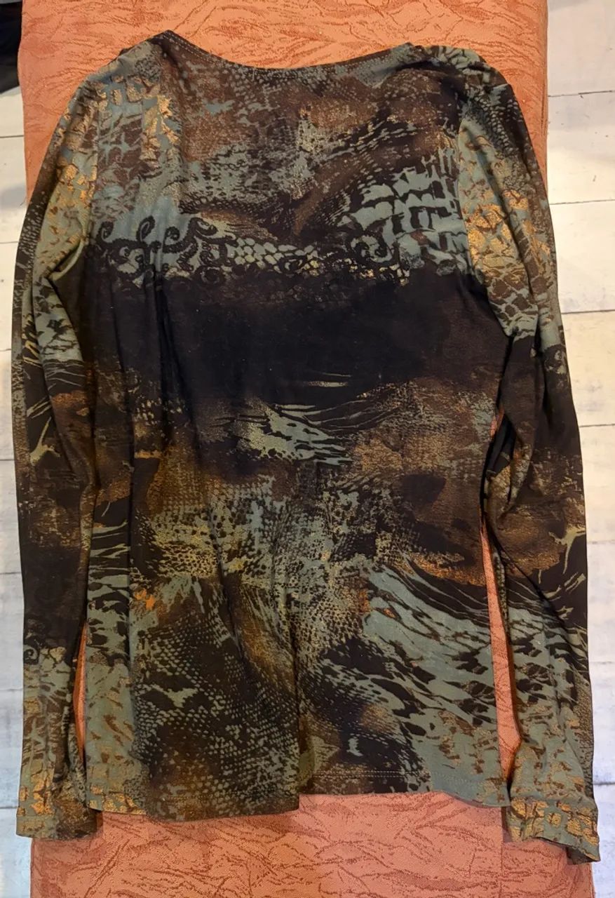 Blusa JUSTBE manga comprida estampada G  - Foto 2