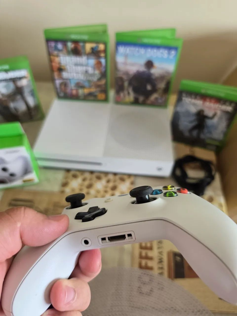XBOX ONE S 1TB+ 4 JOGOS - Foto 3