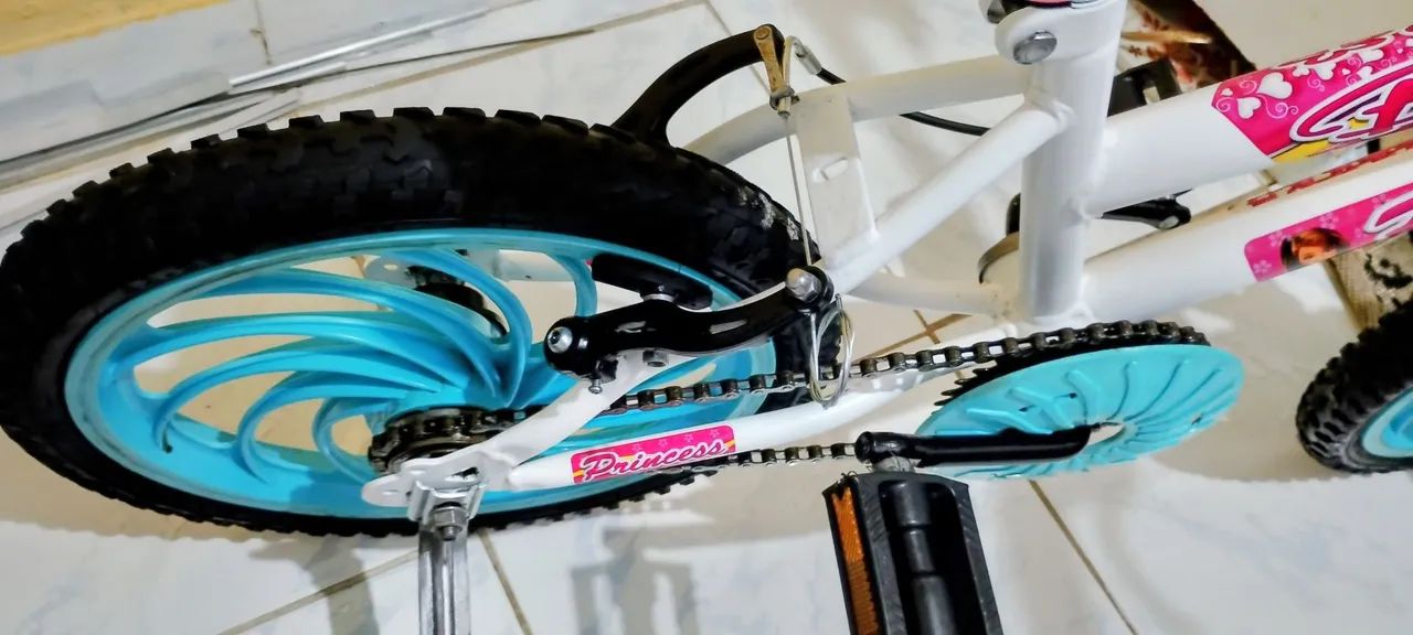 Bicicleta infantil princesas aro 16 perfeita  - Foto 3