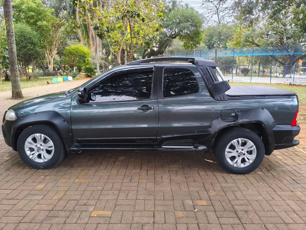 Fiat Strada Adventure1.8/ 1.8 Locker Flex CD 2011 - Foto 5