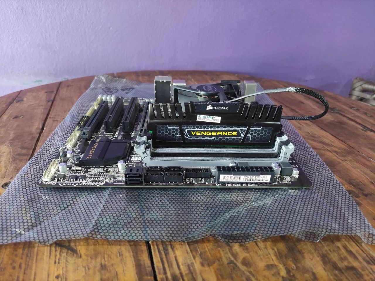 Kit i3 4° Geração, Placa mãe Gigabyte 1150, 8 Gigas Ram DDR3. - Foto 2