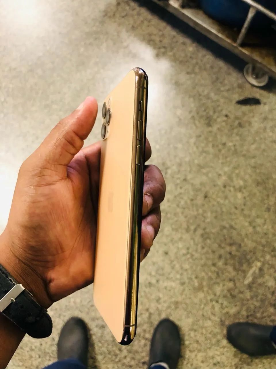 Vendo IPhone 11 Pro Max  - Foto 2