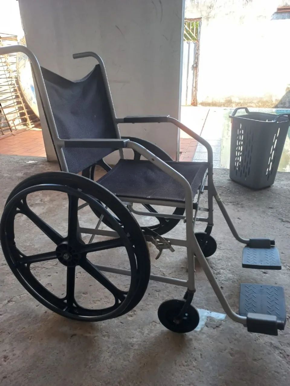 KIT CADEIRA DE RODAS + CADEIRA HIGIÊNICA