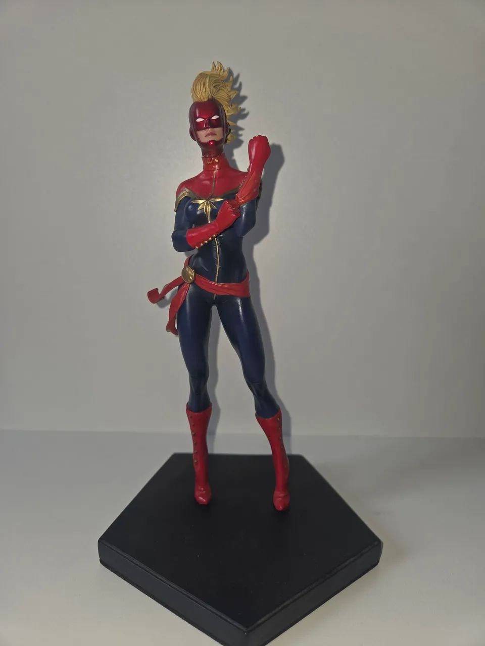 Capitã marvel comics delux iron studios 1/10