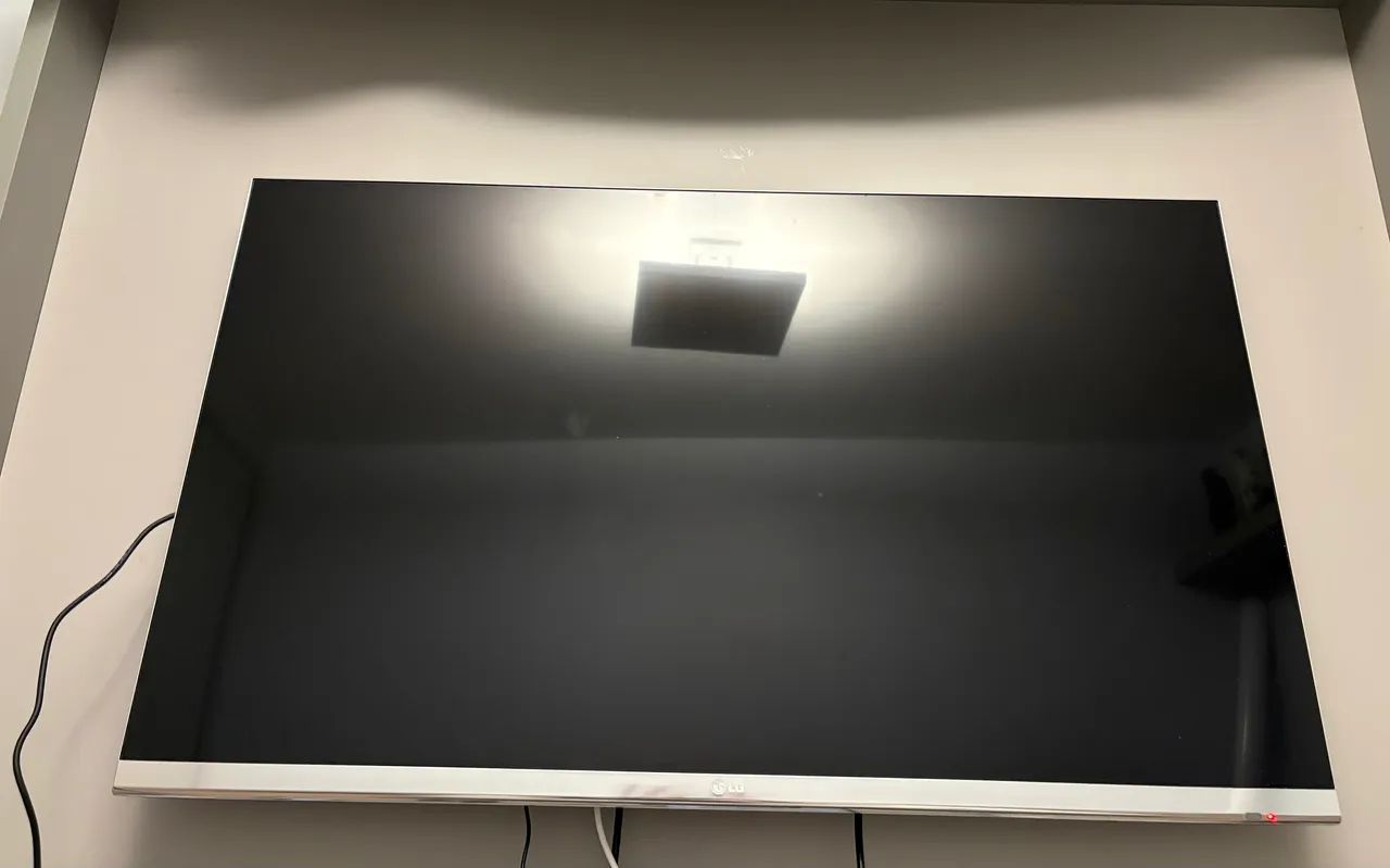 TV LG 47 led smart 3d - modelo 47lm6700 - impecável - Foto 2